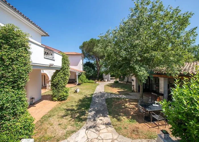 Kapetanova Villa *